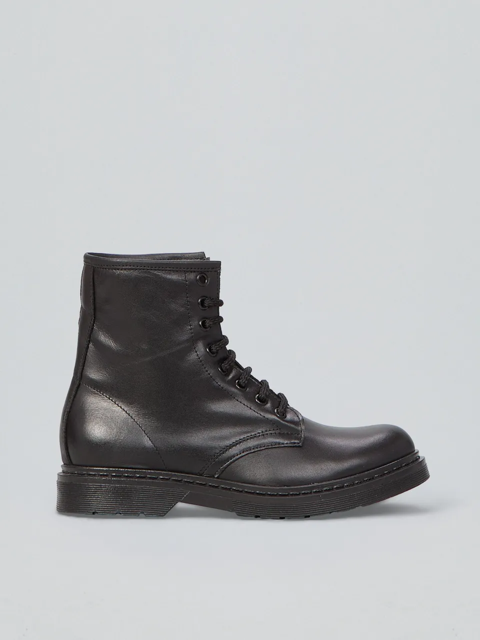 Ovyè Stivali con tacco Anfibi pelle nero 8 fori tacco 3 cm