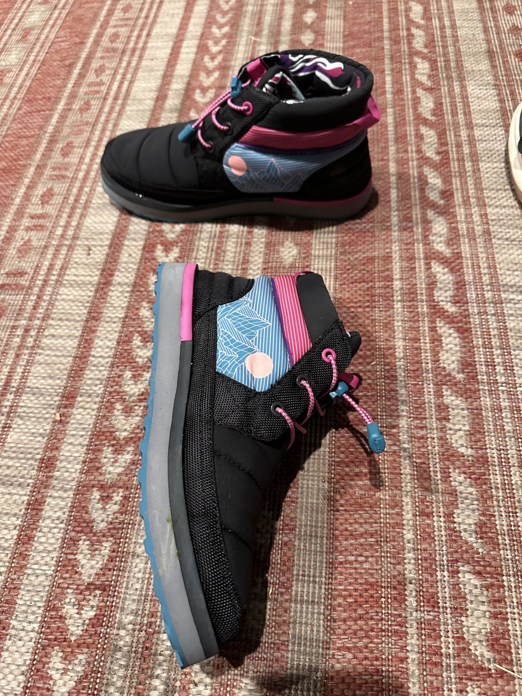 Sanuk Puffy Chiller Mid Pow stivali donna Black Multi invernali