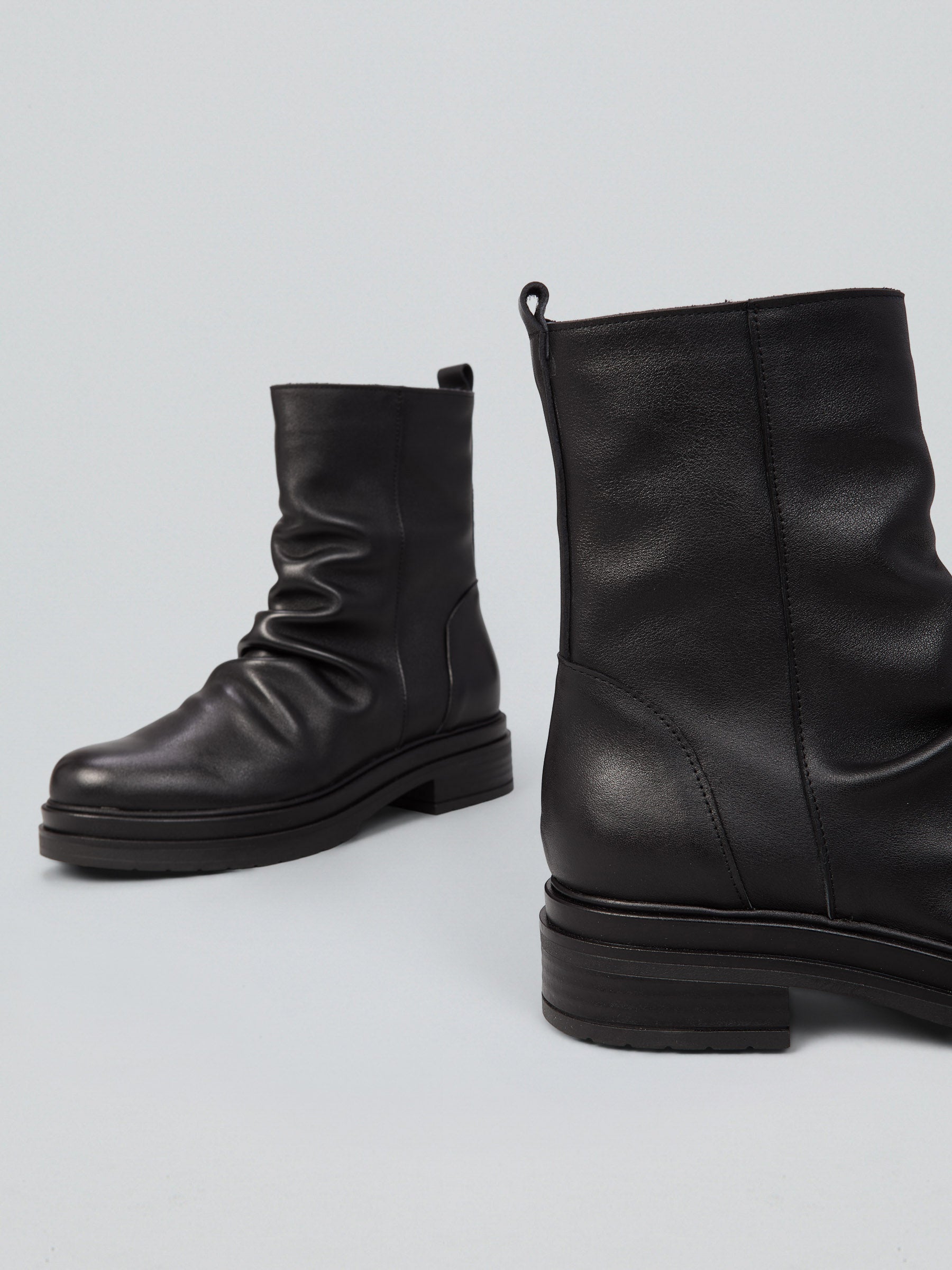 Ovyè Stivaletti pelle neri tacco 3 cm 38