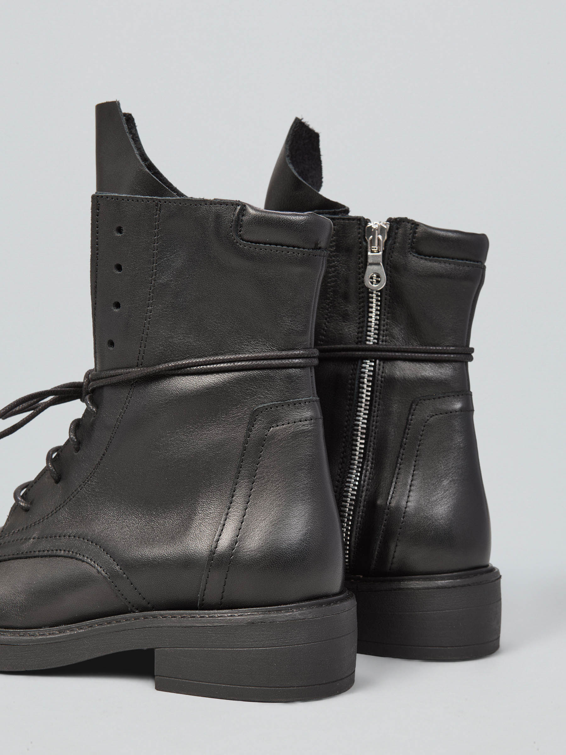 Ovyè Stivali con tacco Anfibi in pelle nero tacco 4 cm
