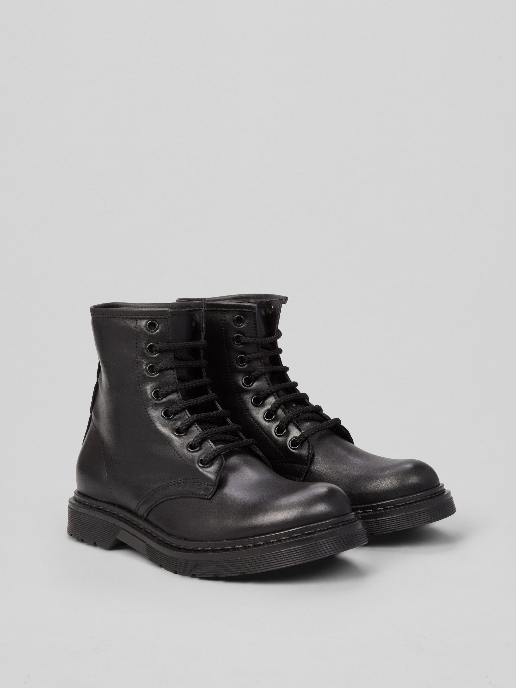 Ovyè Stivali con tacco Anfibi pelle nero 8 fori tacco 3 cm