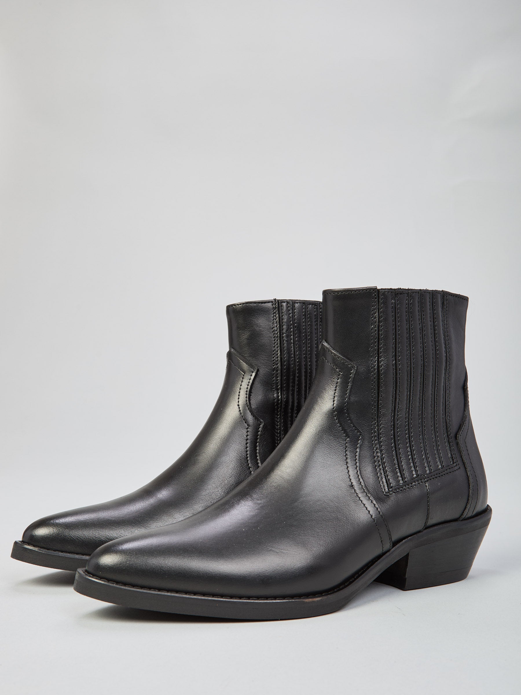 Ovyè Stivali Texani pelle neri elastico tacco 4 cm