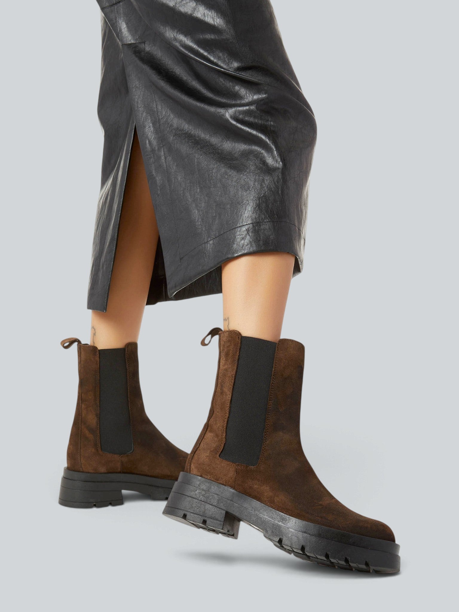 Ovye Stivali con tacco Chelsea boot camoscio moro