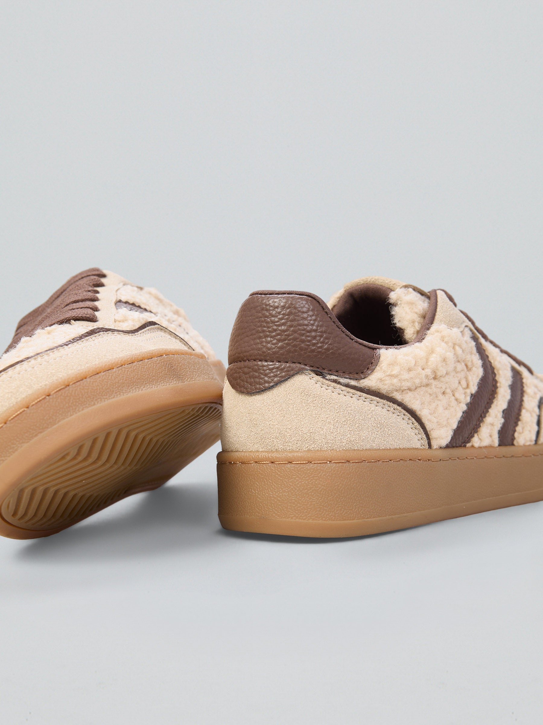 Ovyè Sneakers effetto teddy beige suola 3 cm