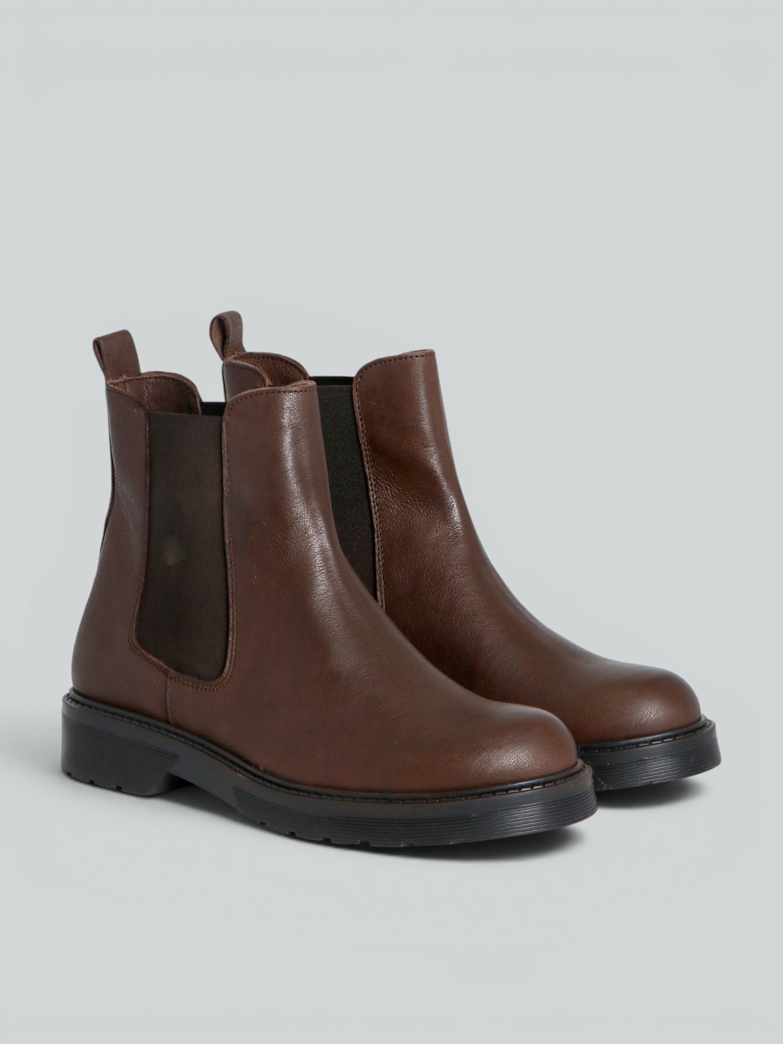 Ovyè Stivali con tacco Chelsea boot in pelle cioccolato tacco 3 cm