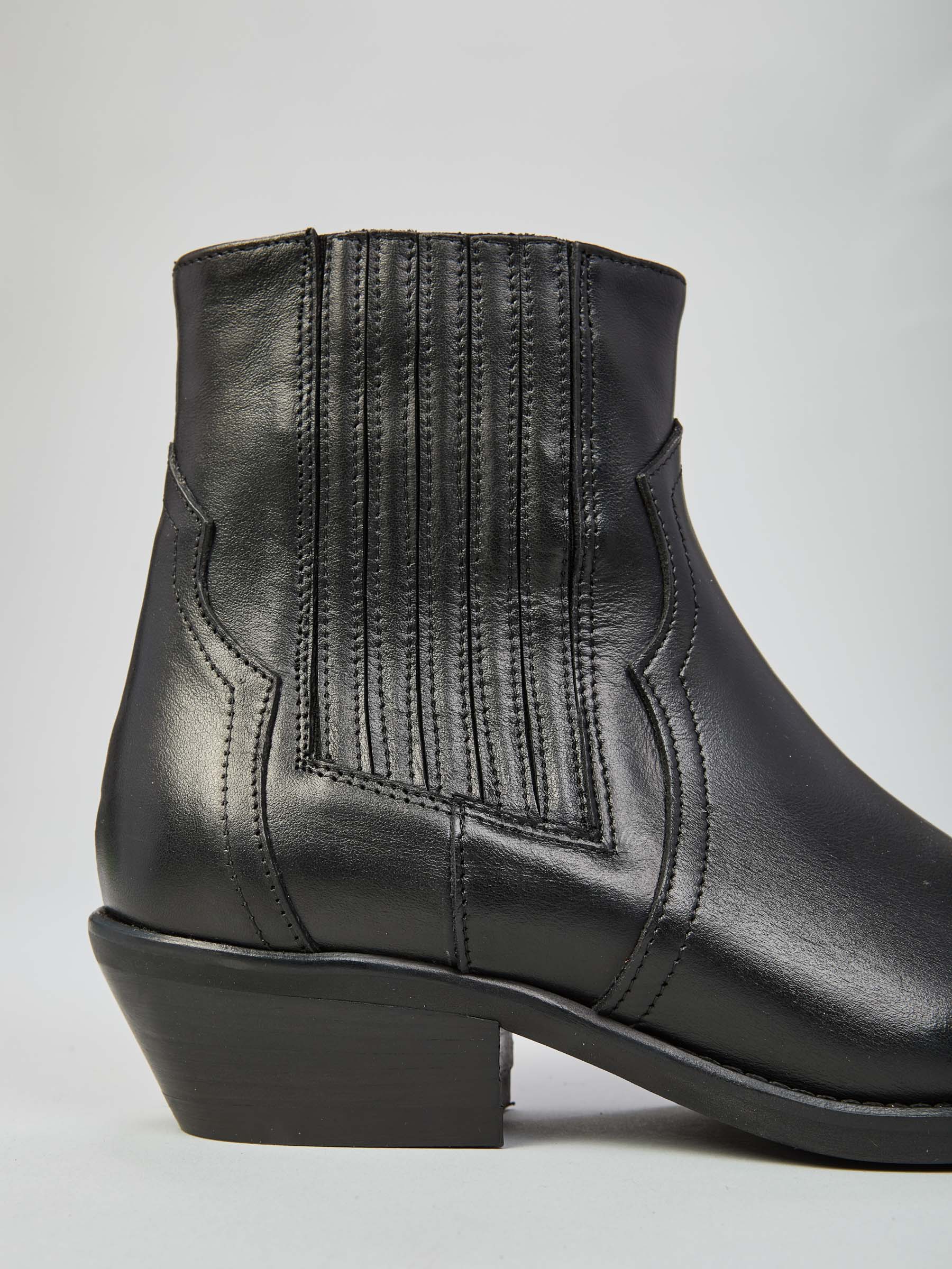 Ovyè Stivali Texani pelle neri elastico tacco 4 cm