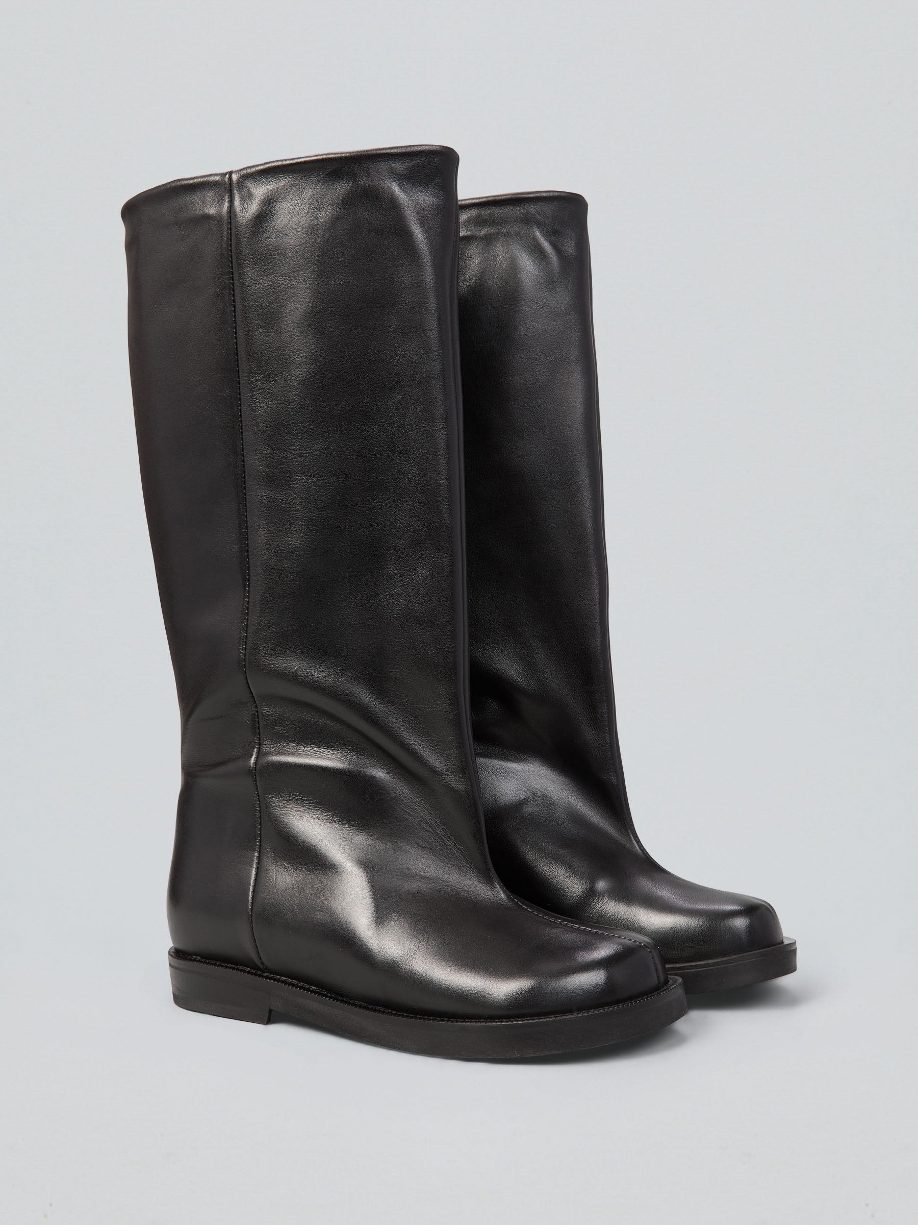 Ovyè Stivali con tacco in pelle neri tacco 2 cm