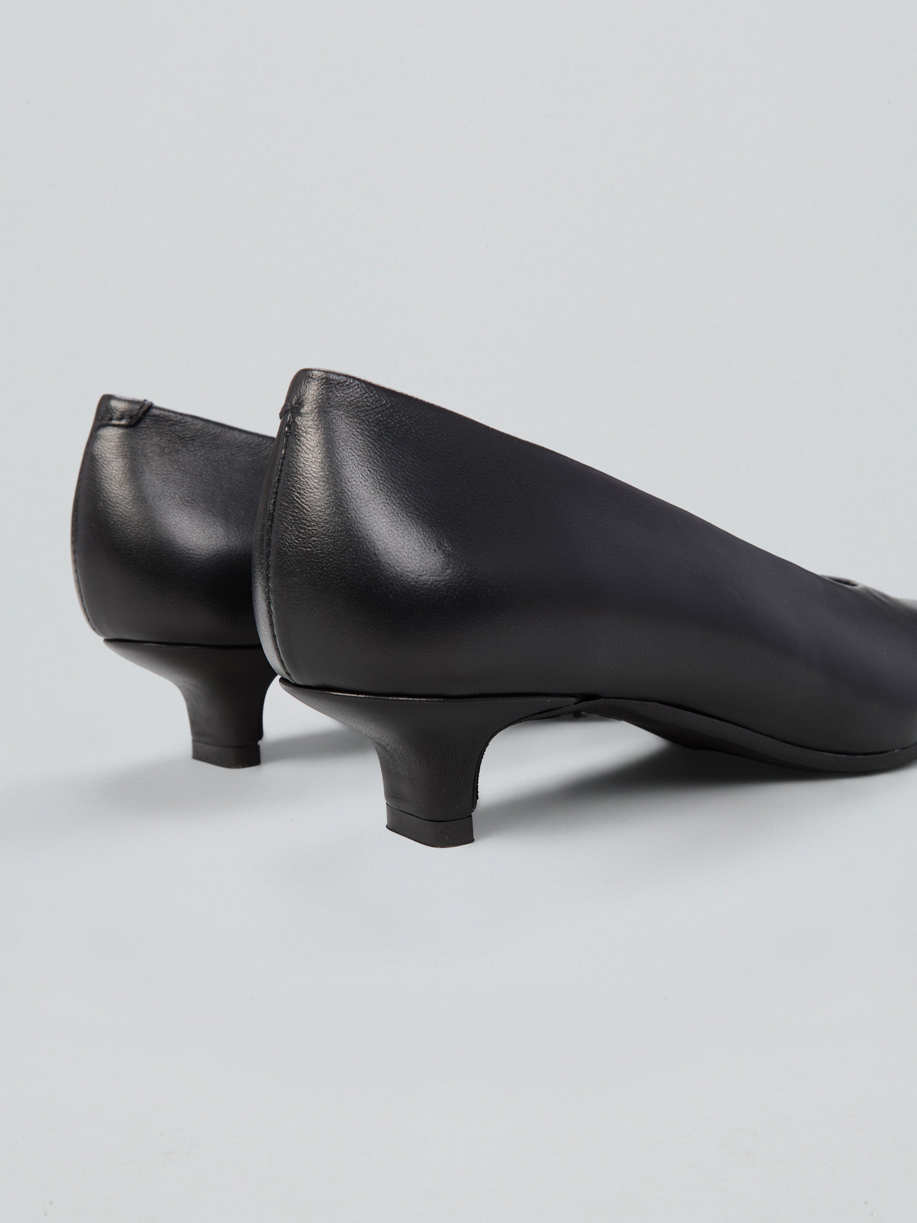 Ovyè Décolleté e Slingback décolleté pelle nero tacco 3cm