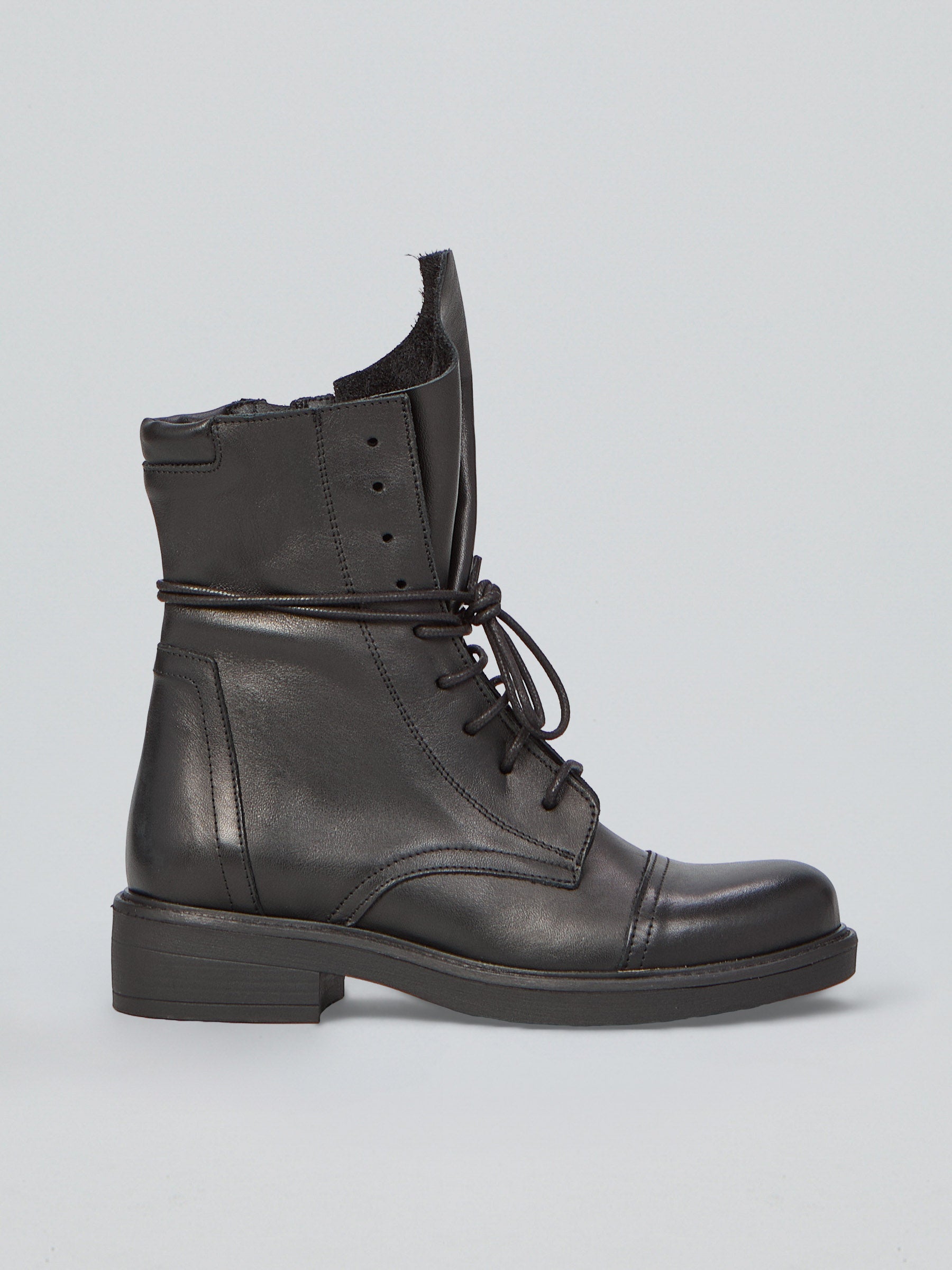 Ovyè Stivali con tacco Anfibi in pelle nero tacco 4 cm