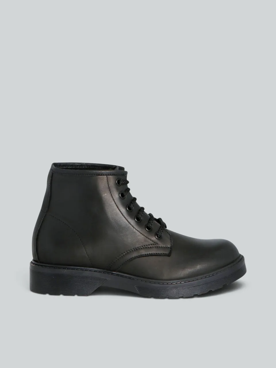 Ovyè Stivali con tacco anfibi pelle neri tacco 4 cm