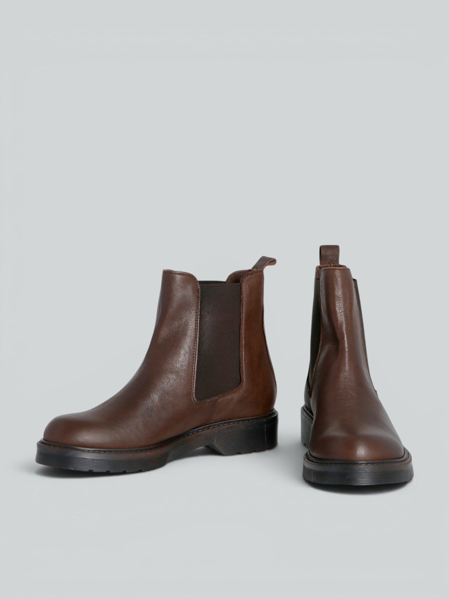 Ovyè Stivali con tacco Chelsea boot in pelle cioccolato tacco 3 cm